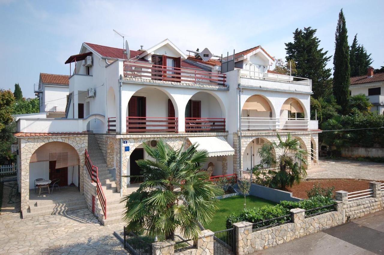 Apartment Ivan By El-Pi Tours Malinska Dış mekan fotoğraf