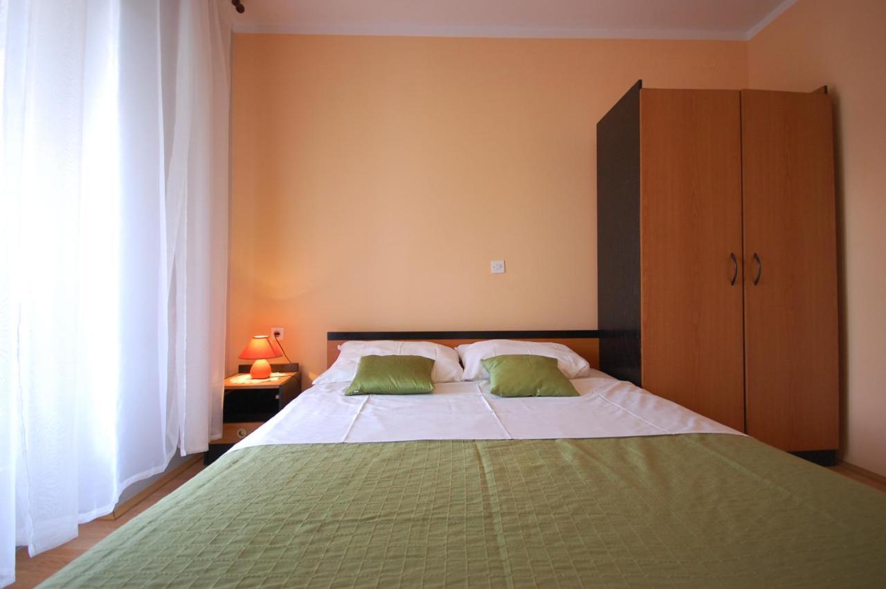 Apartment Ivan By El-Pi Tours Malinska Dış mekan fotoğraf