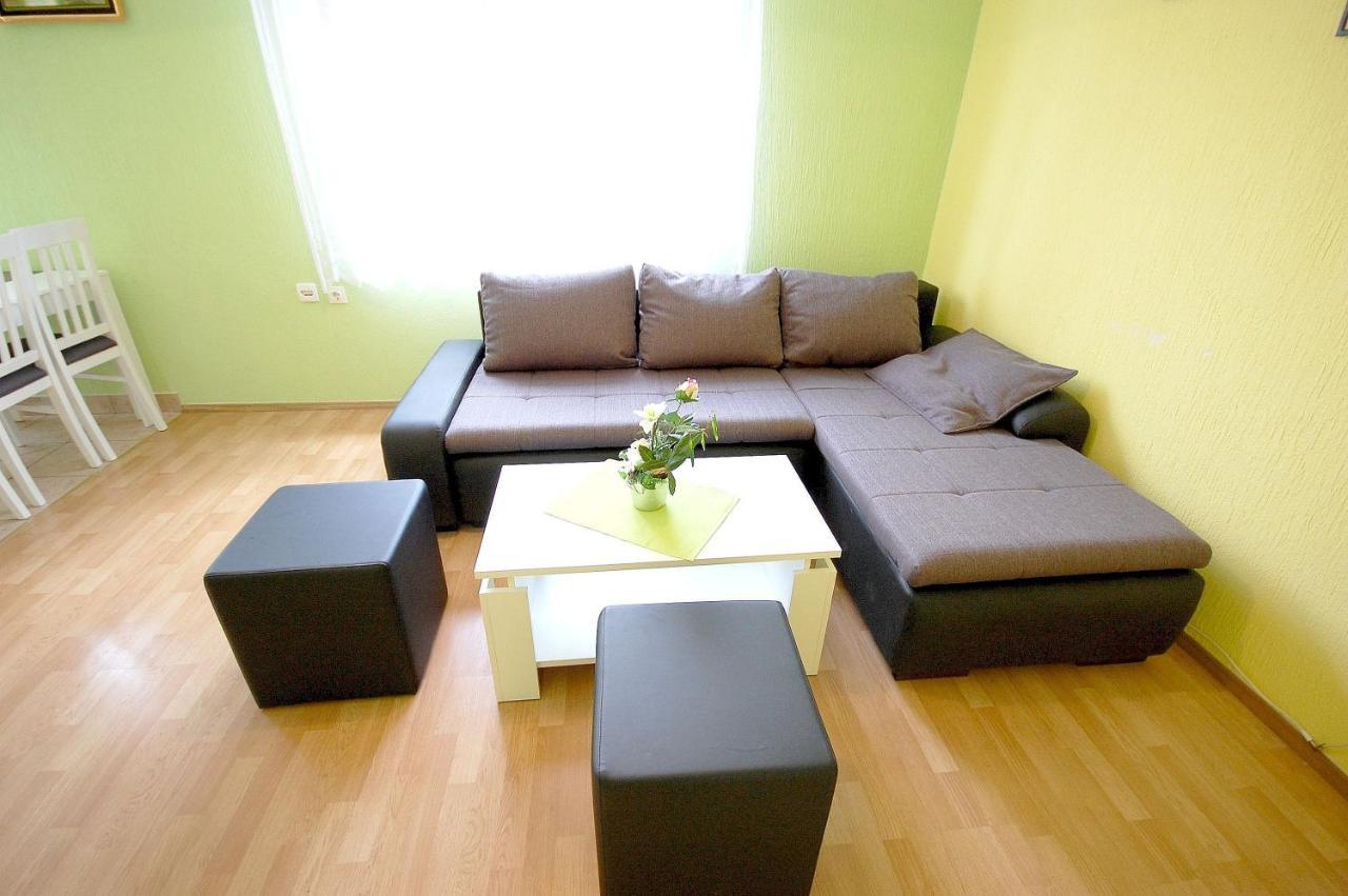 Apartment Ivan By El-Pi Tours Malinska Dış mekan fotoğraf